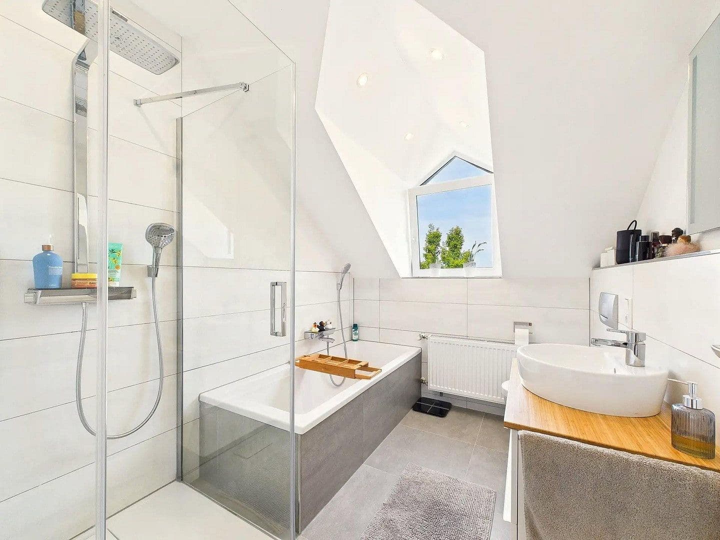 Prenájom bytu 4-izbový 108 m², Morbach, Porýnie-Falcko Prenájom bytu 4-izbový 108 m², Morbach, Porýnie-Falcko