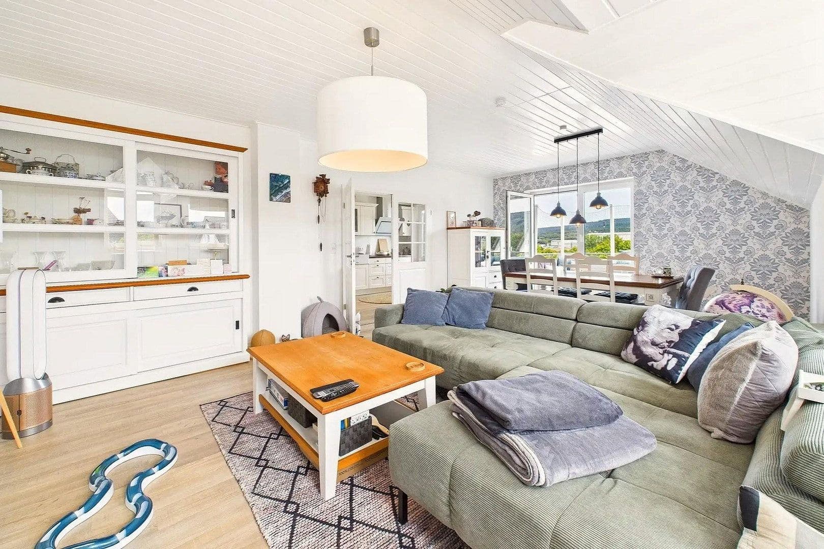 Prenájom bytu 4-izbový 108 m², Morbach, Porýnie-Falcko Prenájom bytu 4-izbový 108 m², Morbach, Porýnie-Falcko