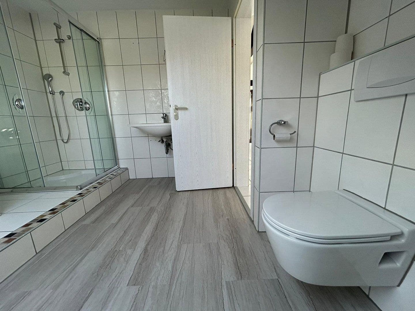 Prenájom bytu 3-izbový 74 m², Röngtenstr. 10, Karlsdorf-Neuthard, Bádensko-Wurttembersko Prenájom bytu 3-izbový 74 m², Röngtenstr. 10, Karlsdorf-Neuthard, Bádensko-Wurttembersko