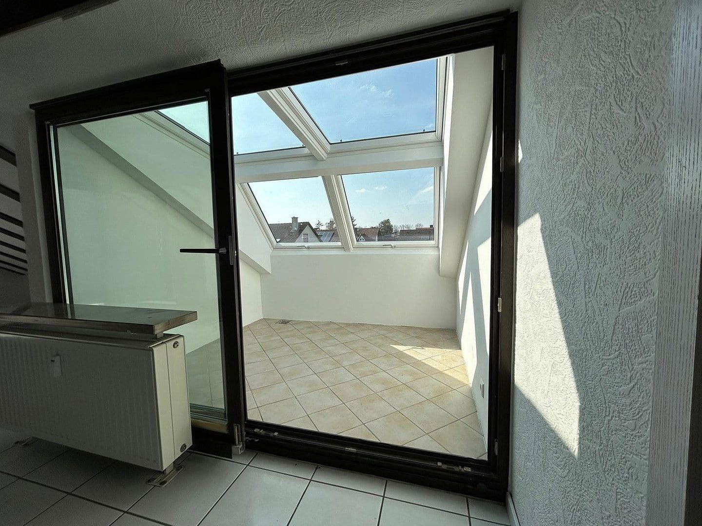 Prenájom bytu 3-izbový 74 m², Röngtenstr. 10, Karlsdorf-Neuthard, Bádensko-Wurttembersko Prenájom bytu 3-izbový 74 m², Röngtenstr. 10, Karlsdorf-Neuthard, Bádensko-Wurttembersko