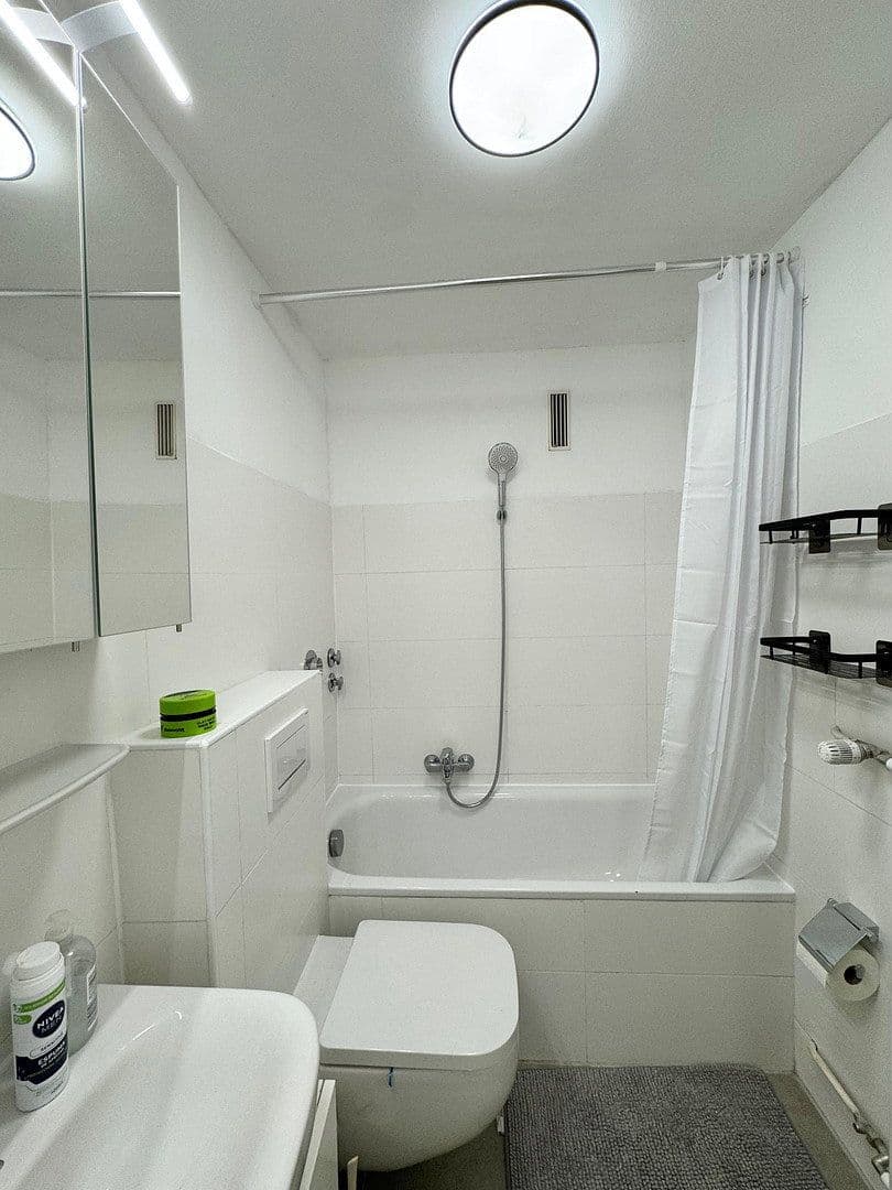 Prenájom bytu 1-izbový 80 m², Frankfurter Ring 14, München, Bavorsko Prenájom bytu 1-izbový 80 m², Frankfurter Ring 14, München, Bavorsko