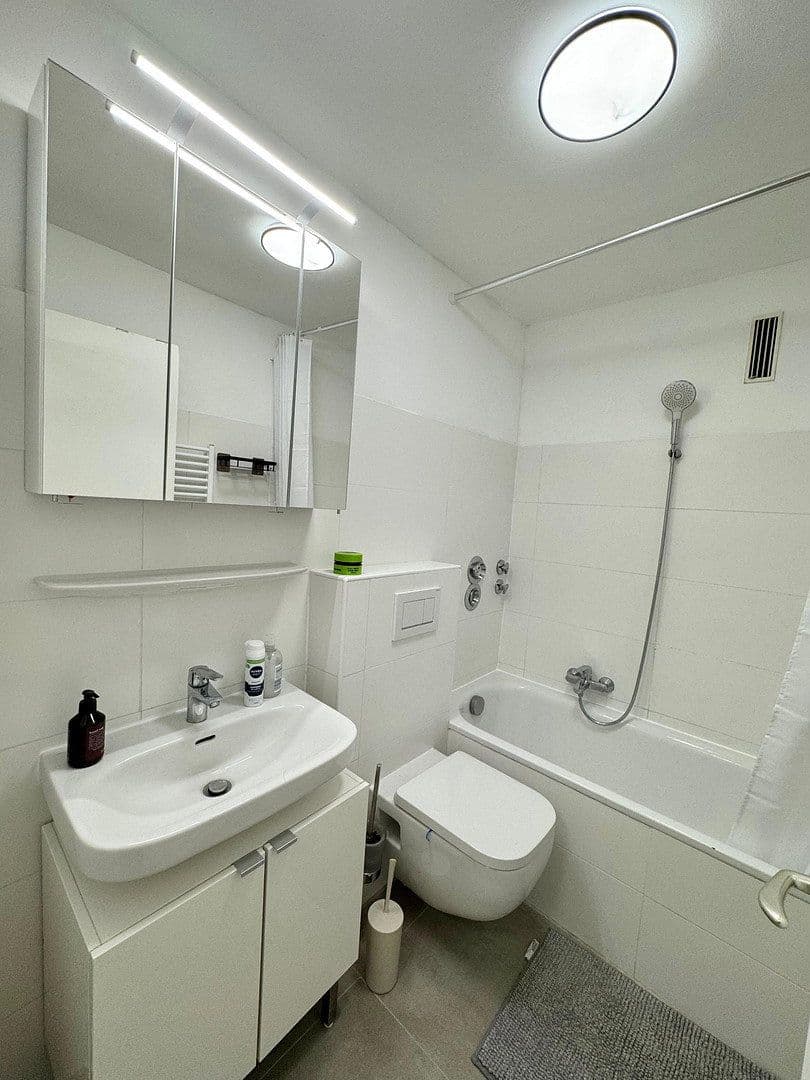 Prenájom bytu 1-izbový 80 m², Frankfurter Ring 14, München, Bavorsko Prenájom bytu 1-izbový 80 m², Frankfurter Ring 14, München, Bavorsko