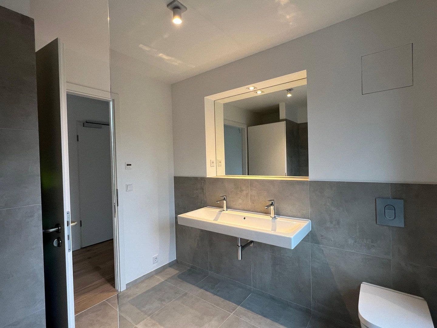 Prenájom bytu 3-izbový 95 m², Ostendorfstraße 37, Berlin, Berlín Prenájom bytu 3-izbový 95 m², Ostendorfstraße 37, Berlin, Berlín