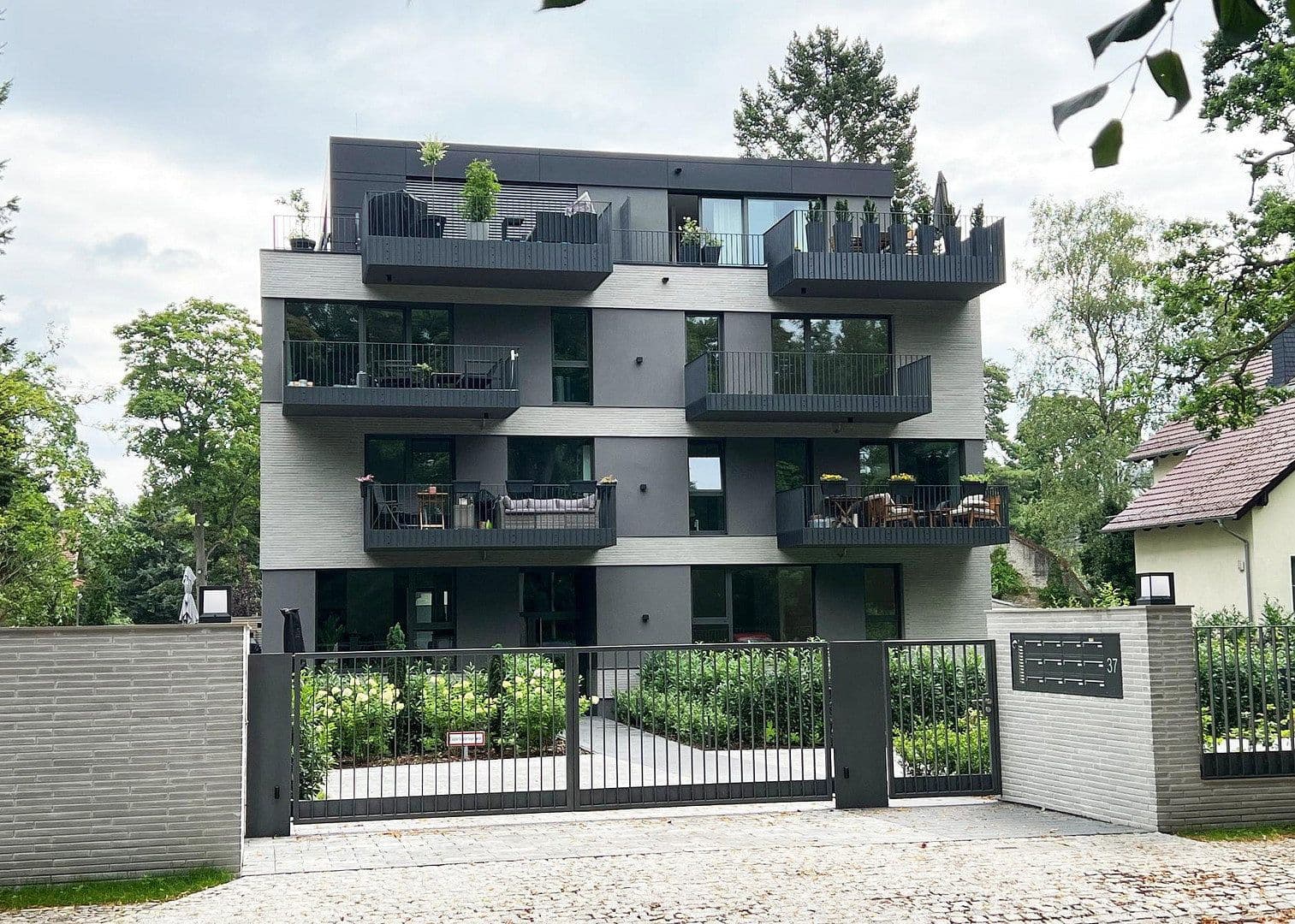 Prenájom bytu 2-izbový 59 m², Ostendorfstraße 37, Berlin, Berlín Prenájom bytu 2-izbový 59 m², Ostendorfstraße 37, Berlin, Berlín