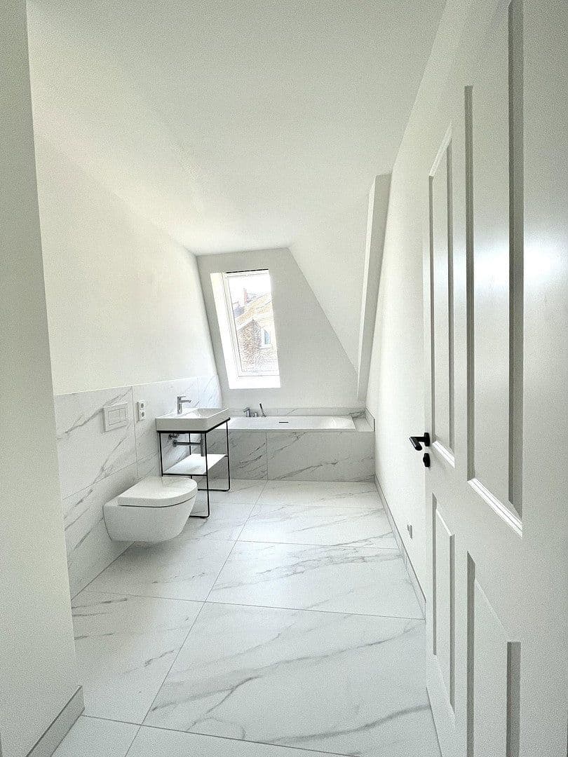 Predaj bytu 5-izbový 126 m², Schinkelstr. 80, Düsseldorf, Severné Porýnie - Westfálsko Predaj bytu 5-izbový 126 m², Schinkelstr. 80, Düsseldorf, Severné Porýnie - Westfálsko