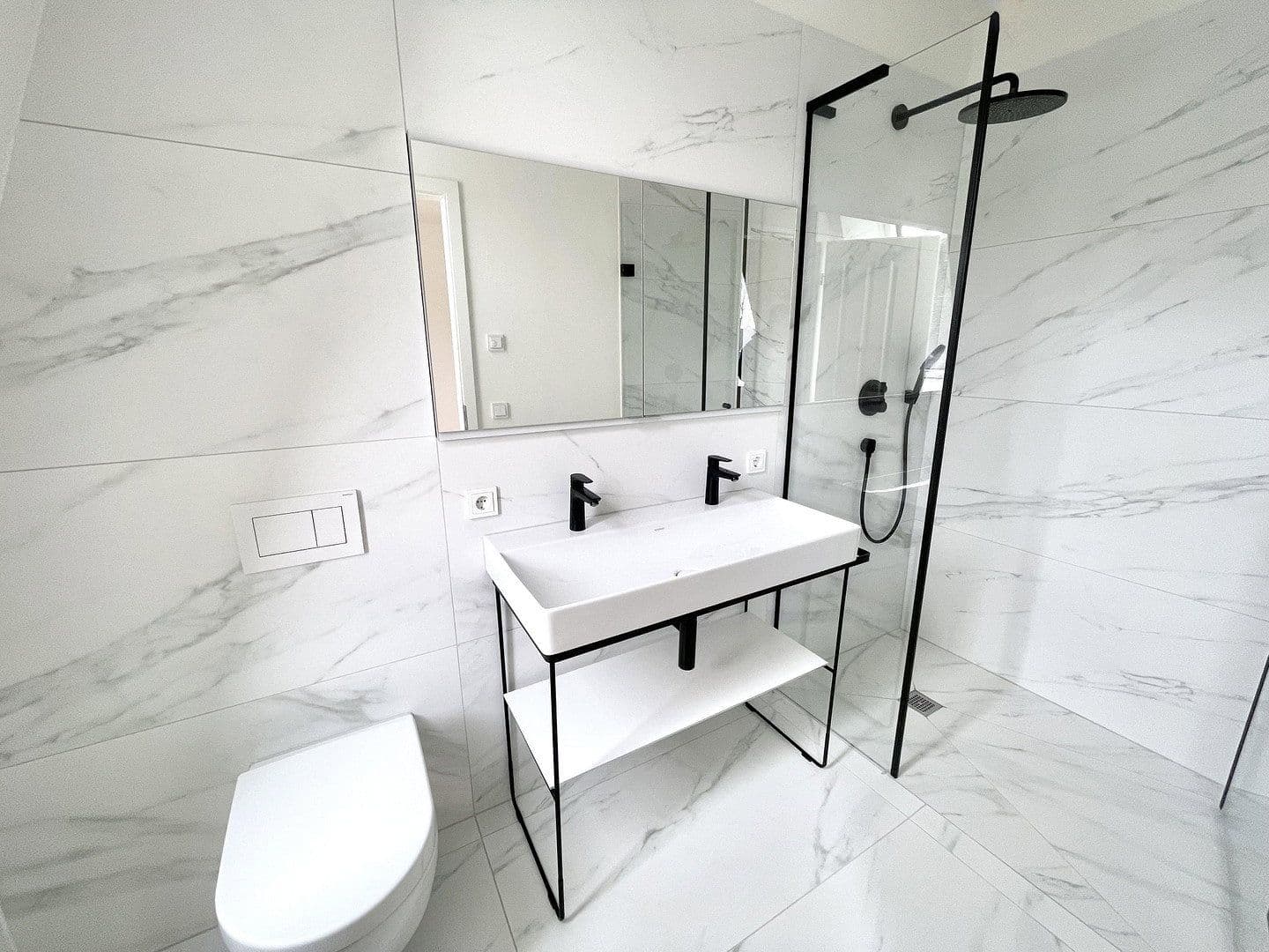 Predaj bytu 5-izbový 126 m², Schinkelstr. 80, Düsseldorf, Severné Porýnie - Westfálsko Predaj bytu 5-izbový 126 m², Schinkelstr. 80, Düsseldorf, Severné Porýnie - Westfálsko