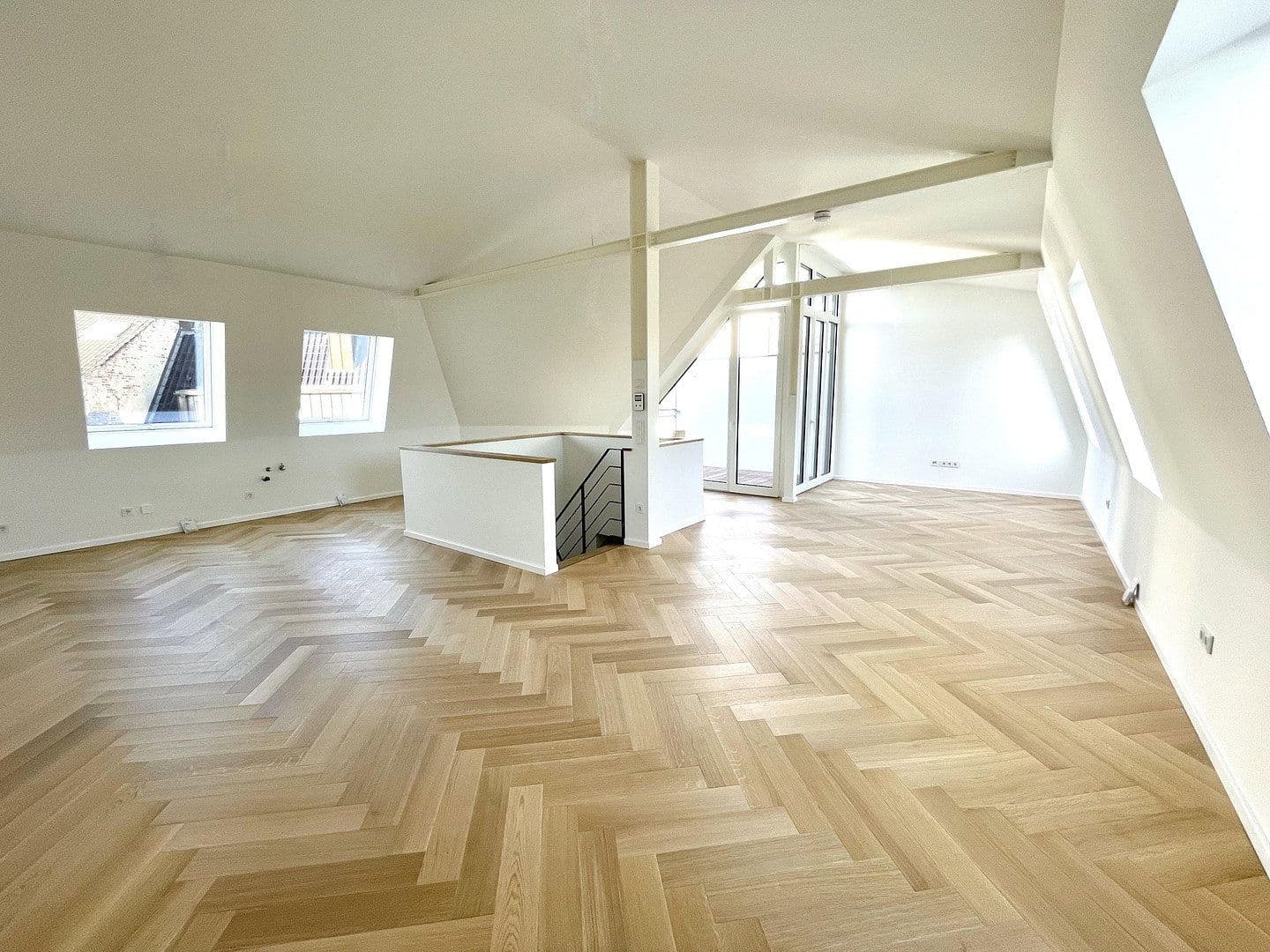 Predaj bytu 5-izbový 126 m², Schinkelstr. 80, Düsseldorf, Severné Porýnie - Westfálsko Predaj bytu 5-izbový 126 m², Schinkelstr. 80, Düsseldorf, Severné Porýnie - Westfálsko