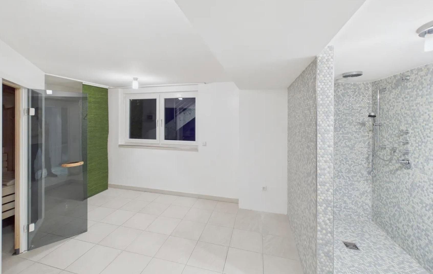 Predaj domu 520 m², pozemek 697 m², Fritz-Ulrich-Str. 105, Heilbronn, Bádensko-Wurttembersko Predaj domu 520 m², pozemek 697 m², Fritz-Ulrich-Str. 105, Heilbronn, Bádensko-Wurttembersko
