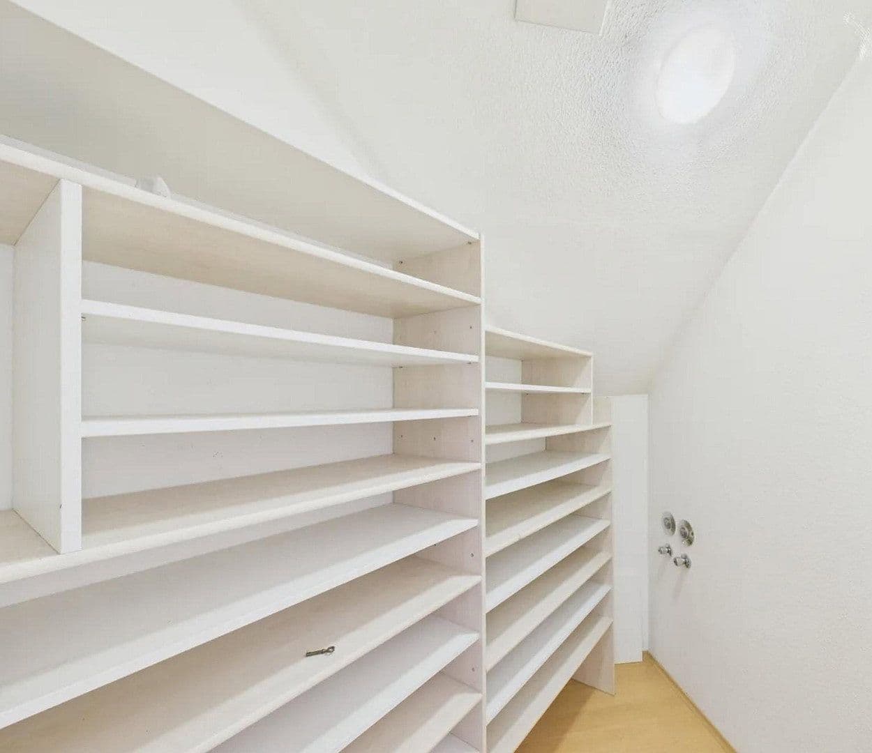 Predaj domu 520 m², pozemek 697 m², Fritz-Ulrich-Str. 105, Heilbronn, Bádensko-Wurttembersko Predaj domu 520 m², pozemek 697 m², Fritz-Ulrich-Str. 105, Heilbronn, Bádensko-Wurttembersko