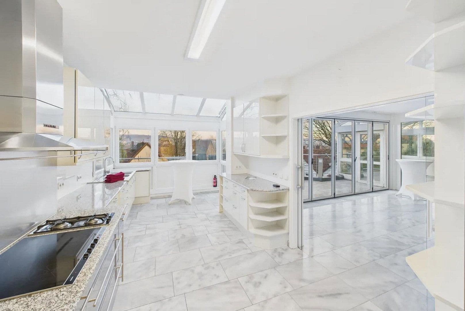 Predaj domu 520 m², pozemek 697 m², Fritz-Ulrich-Str. 105, Heilbronn, Bádensko-Wurttembersko Predaj domu 520 m², pozemek 697 m², Fritz-Ulrich-Str. 105, Heilbronn, Bádensko-Wurttembersko