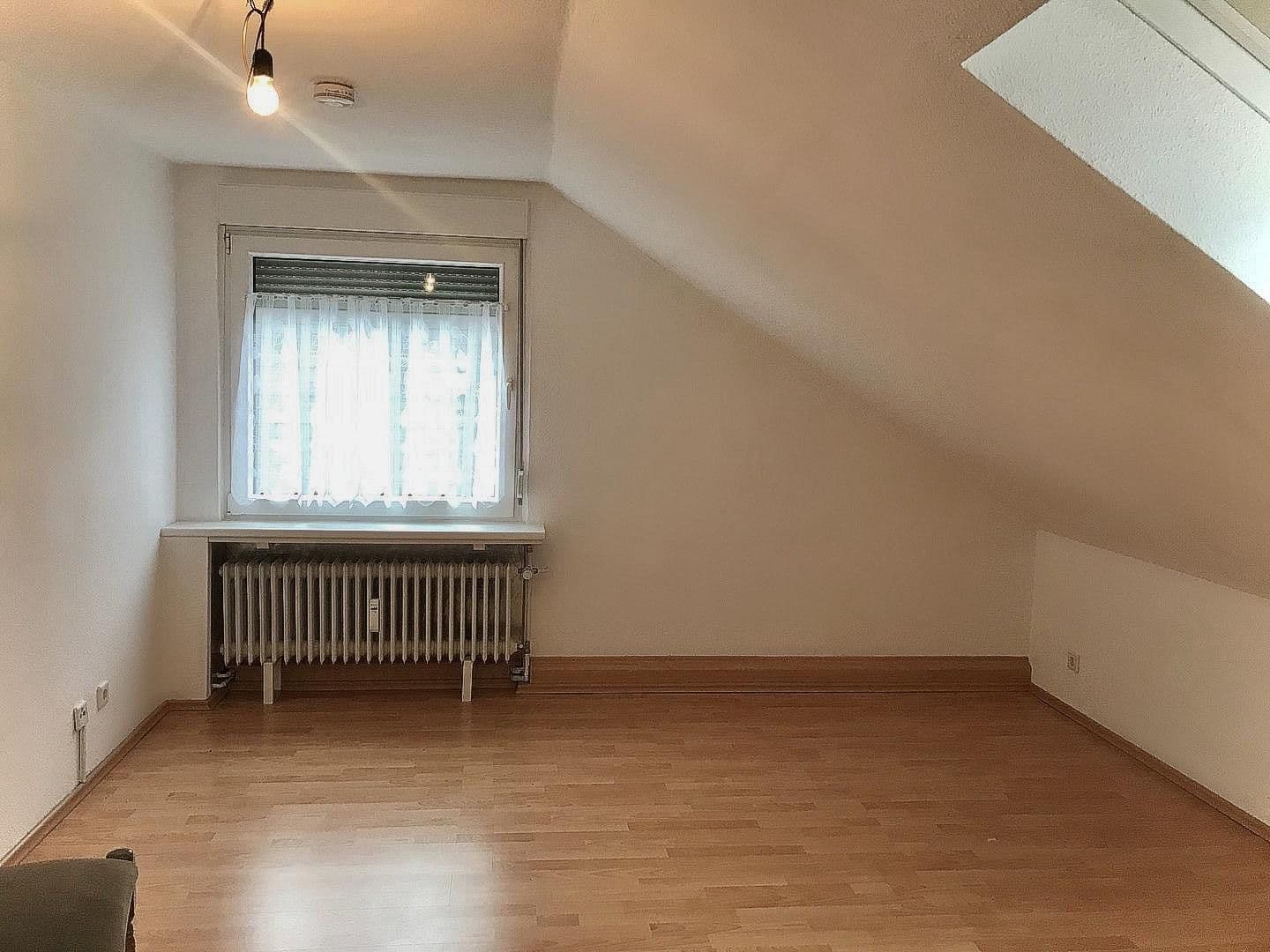 Prenájom bytu 3-izbový 74 m², Erbschlöer Straße, Wuppertal - Ronsdorf, Severné Porýnie - Westfálsko Prenájom bytu 3-izbový 74 m², Erbschlöer Straße, Wuppertal - Ronsdorf, Severné Porýnie - Westfálsko