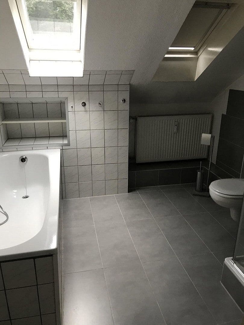 Prenájom bytu 3-izbový 74 m², Erbschlöer Straße, Wuppertal - Ronsdorf, Severné Porýnie - Westfálsko Prenájom bytu 3-izbový 74 m², Erbschlöer Straße, Wuppertal - Ronsdorf, Severné Porýnie - Westfálsko