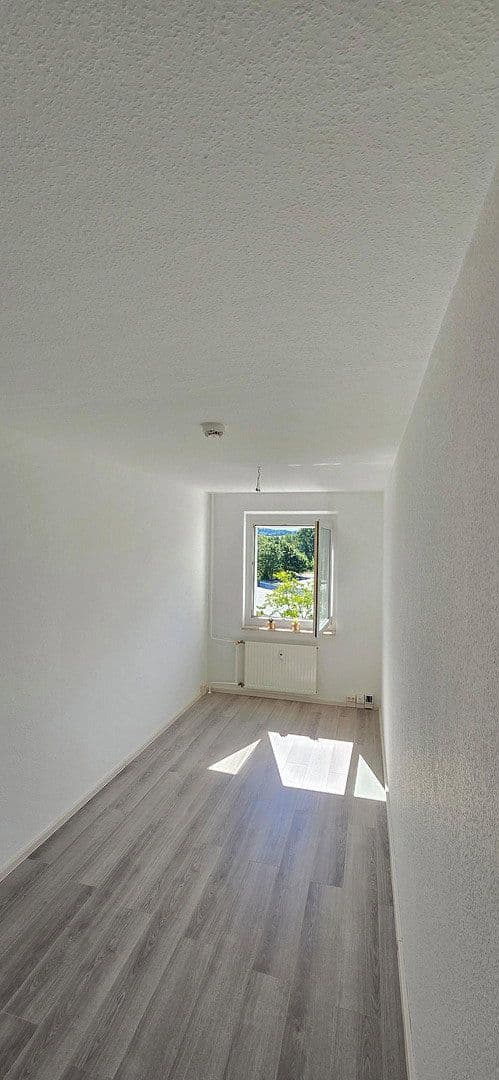 Prenájom bytu 3-izbový 63 m², Auerbachstr. 38, Gera, Durínsko Prenájom bytu 3-izbový 63 m², Auerbachstr. 38, Gera, Durínsko