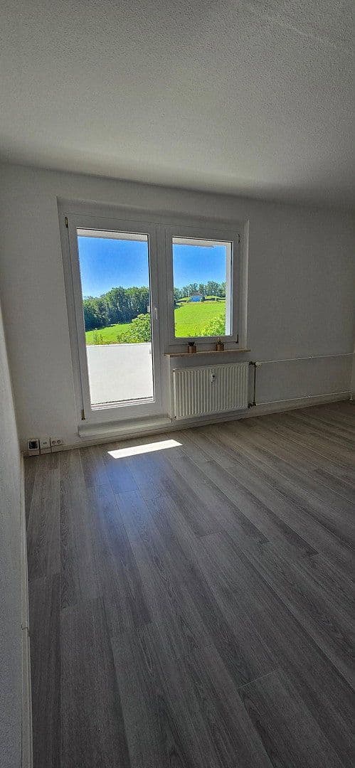 Prenájom bytu 3-izbový 63 m², Auerbachstr. 38, Gera, Durínsko Prenájom bytu 3-izbový 63 m², Auerbachstr. 38, Gera, Durínsko