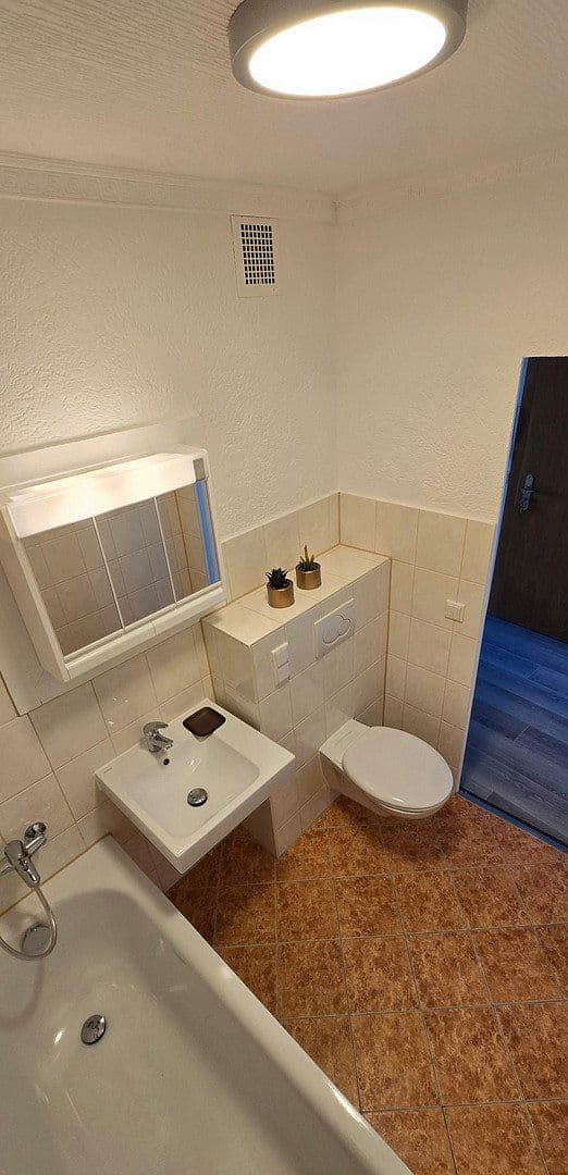 Prenájom bytu 3-izbový 63 m², Auerbachstr. 38, Gera, Durínsko Prenájom bytu 3-izbový 63 m², Auerbachstr. 38, Gera, Durínsko