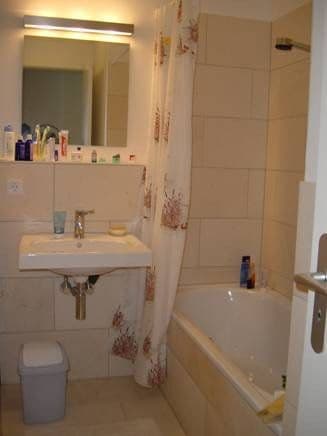 Prenájom bytu 2-izbový 60 m², Frankfurt, Hesensko Prenájom bytu 2-izbový 60 m², Frankfurt, Hesensko