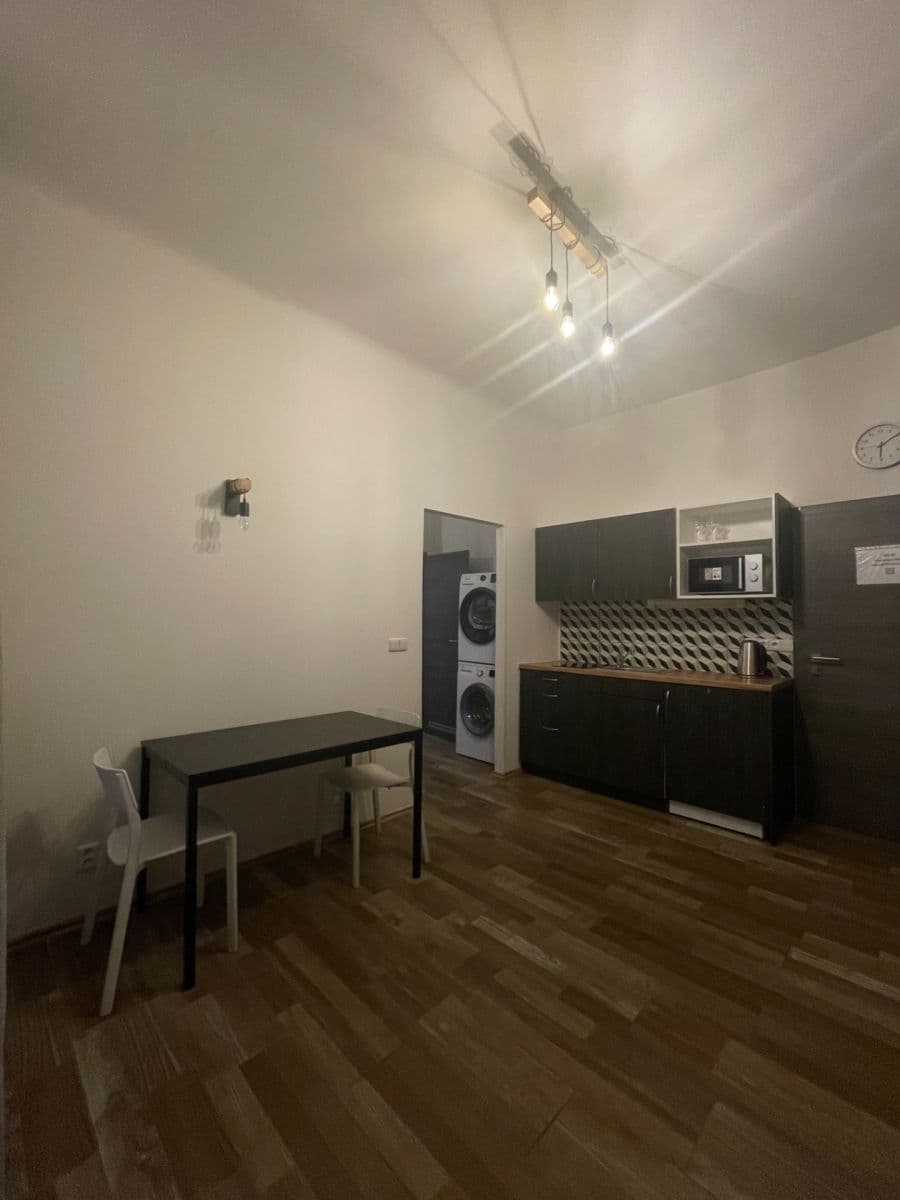 Prenájom bytu 2-izbový 42 m², Navrátilova, Praha, Praha Prenájom bytu 2-izbový 42 m², Navrátilova, Praha, Praha
