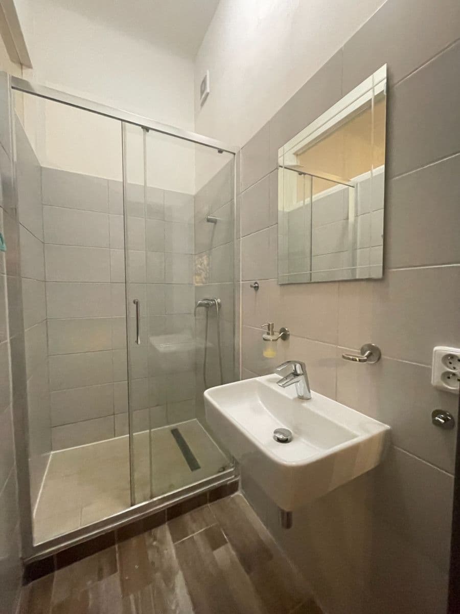 Prenájom bytu 2-izbový 42 m², Navrátilova, Praha, Praha Prenájom bytu 2-izbový 42 m², Navrátilova, Praha, Praha