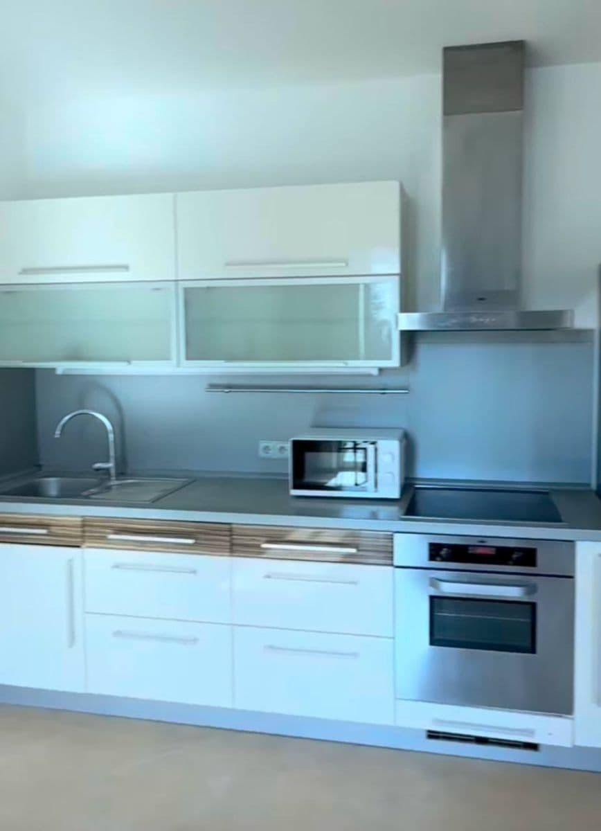 Prenájom bytu 2-izbový 45 m², Zubrnická, Praha, Praha Prenájom bytu 2-izbový 45 m², Zubrnická, Praha, Praha