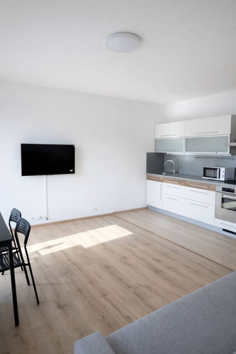 Prenájom bytu 2-izbový 45 m², Zubrnická, Praha, Praha Prenájom bytu 2-izbový 45 m², Zubrnická, Praha, Praha