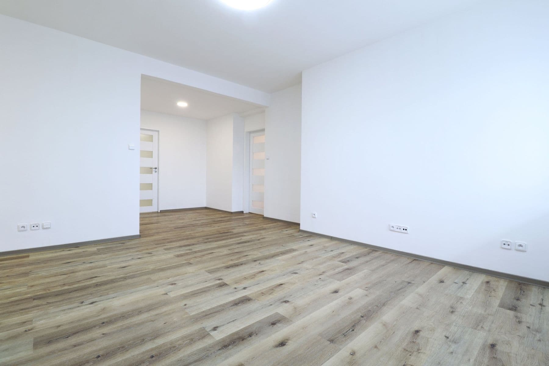 Prenájom bytu 3-izbový 75 m², Hyacintová, Praha, Praha Prenájom bytu 3-izbový 75 m², Hyacintová, Praha, Praha