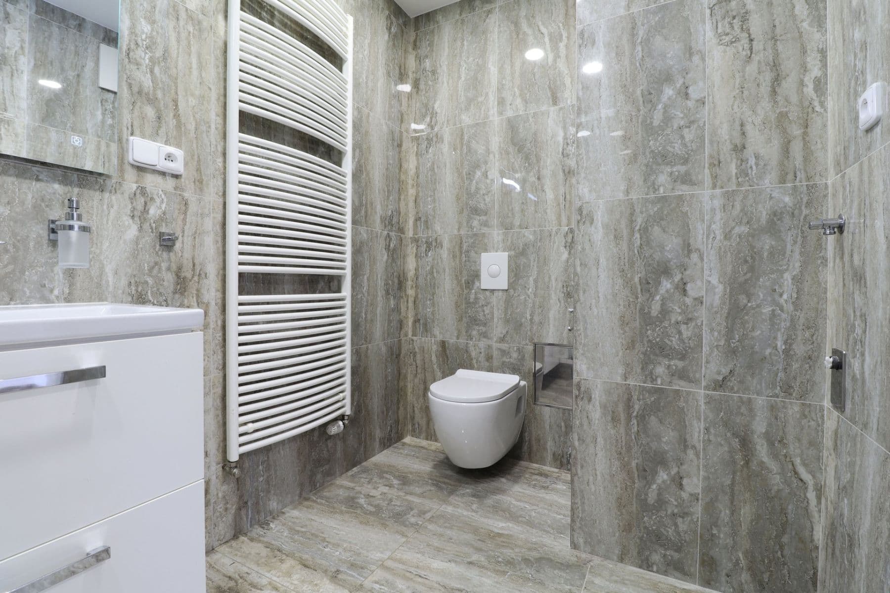 Prenájom bytu 3-izbový 75 m², Hyacintová, Praha, Praha Prenájom bytu 3-izbový 75 m², Hyacintová, Praha, Praha