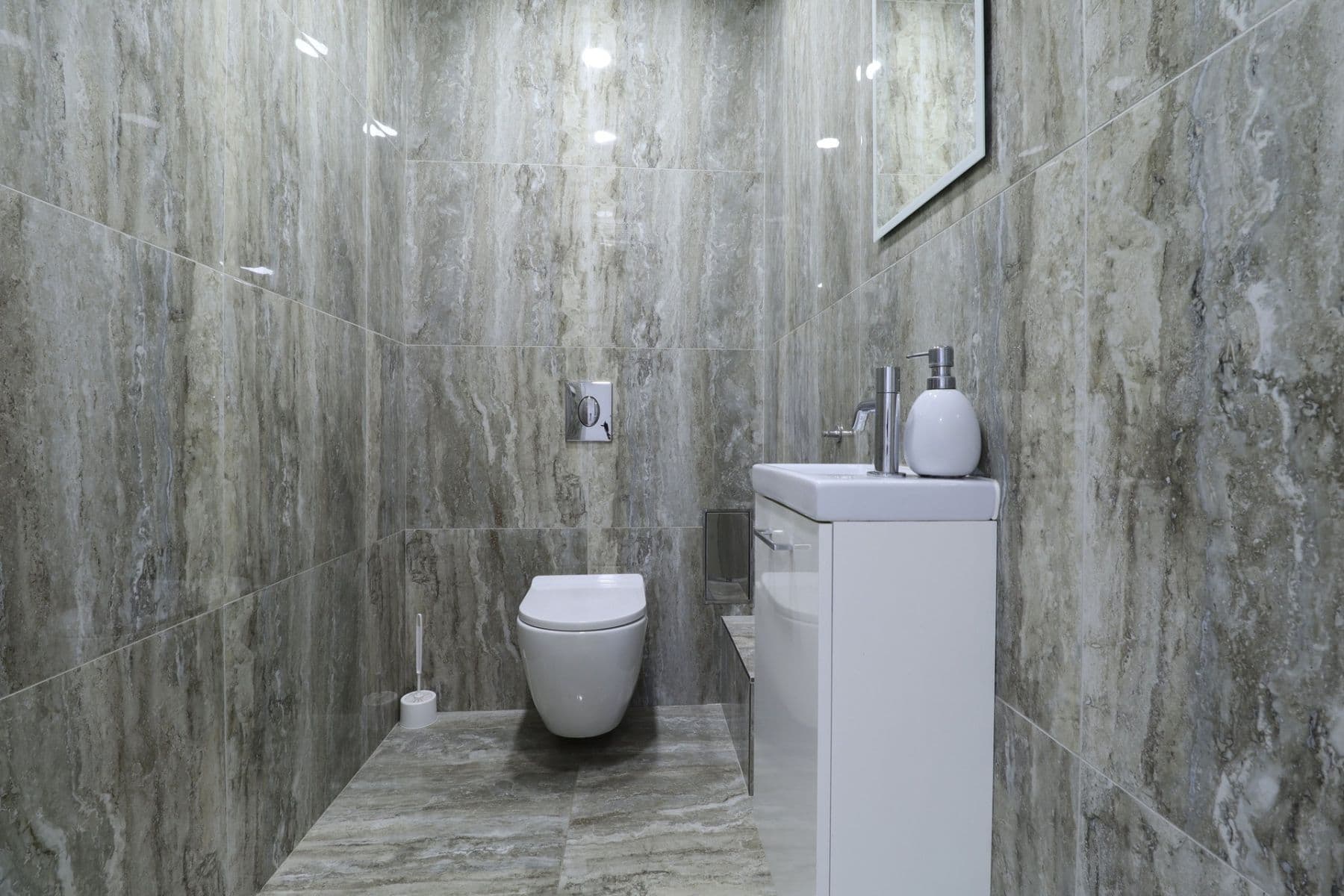 Prenájom bytu 3-izbový 75 m², Hyacintová, Praha, Praha Prenájom bytu 3-izbový 75 m², Hyacintová, Praha, Praha