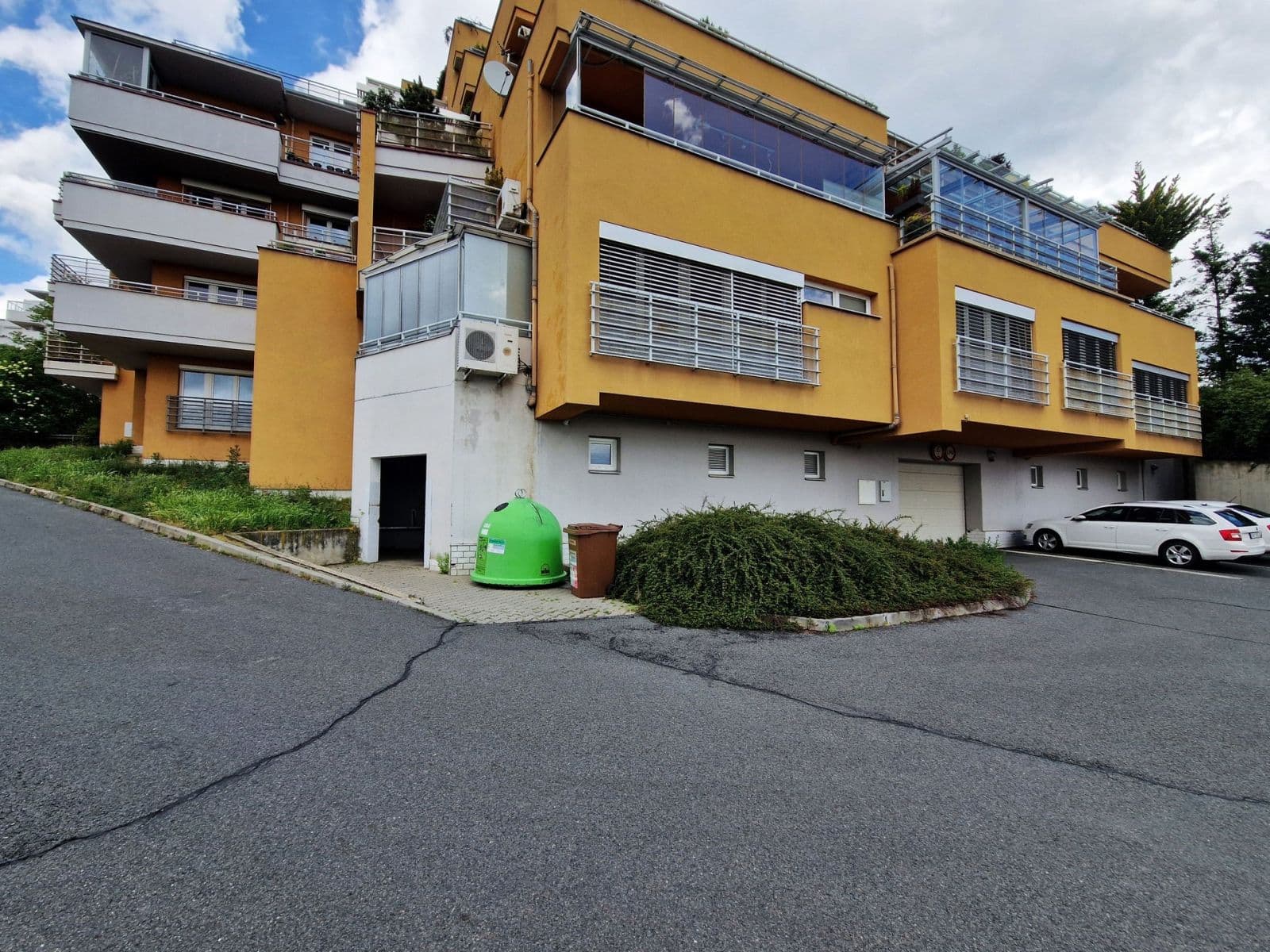 Prenájom bytu 3-izbový 75 m², Hyacintová, Praha, Praha Prenájom bytu 3-izbový 75 m², Hyacintová, Praha, Praha