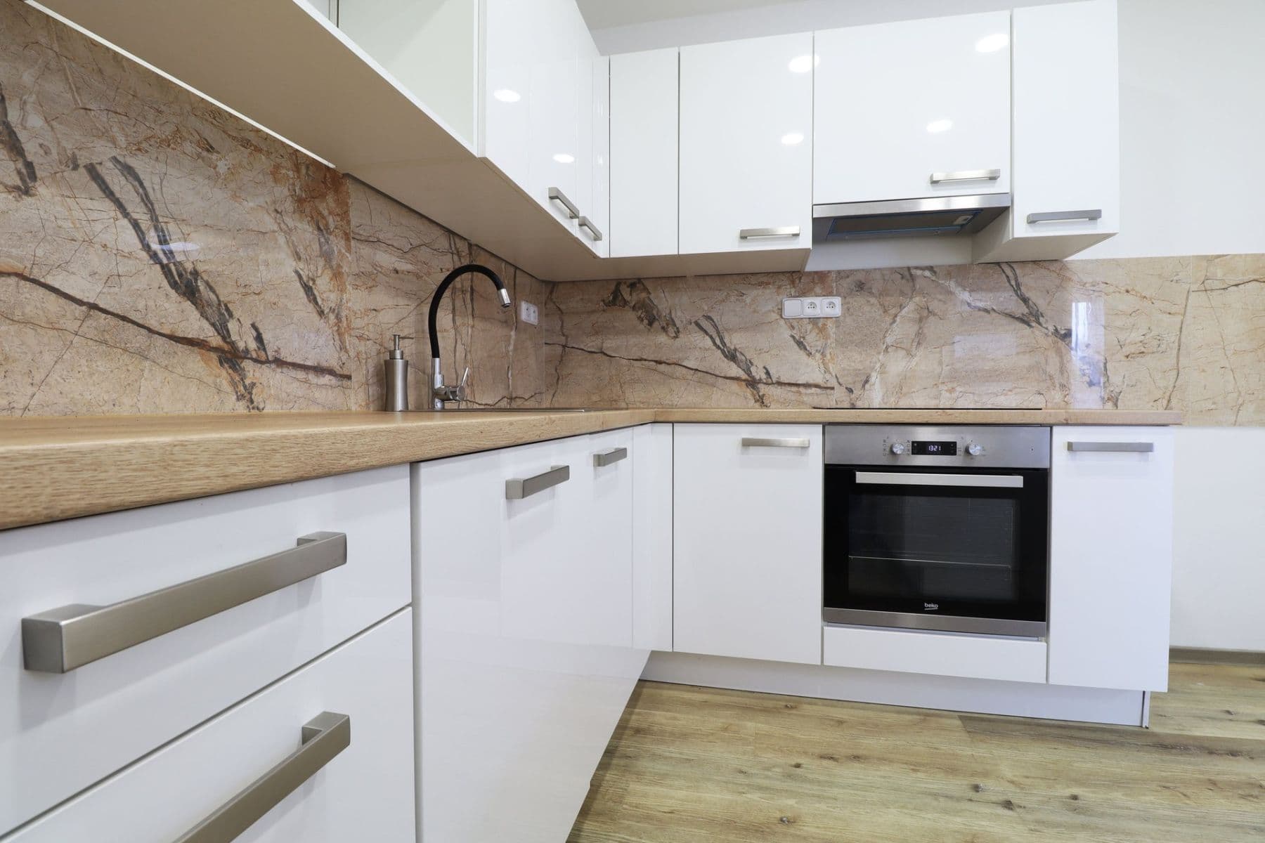 Prenájom bytu 3-izbový 75 m², Hyacintová, Praha, Praha Prenájom bytu 3-izbový 75 m², Hyacintová, Praha, Praha