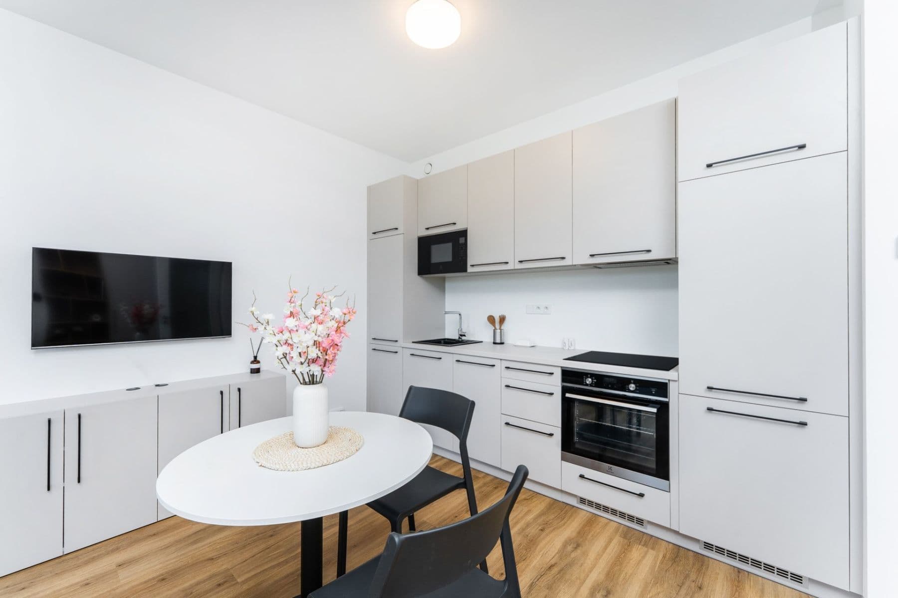 Prenájom bytu 1-izbový 36 m², Odkolkova, Praha, Praha Prenájom bytu 1-izbový 36 m², Odkolkova, Praha, Praha