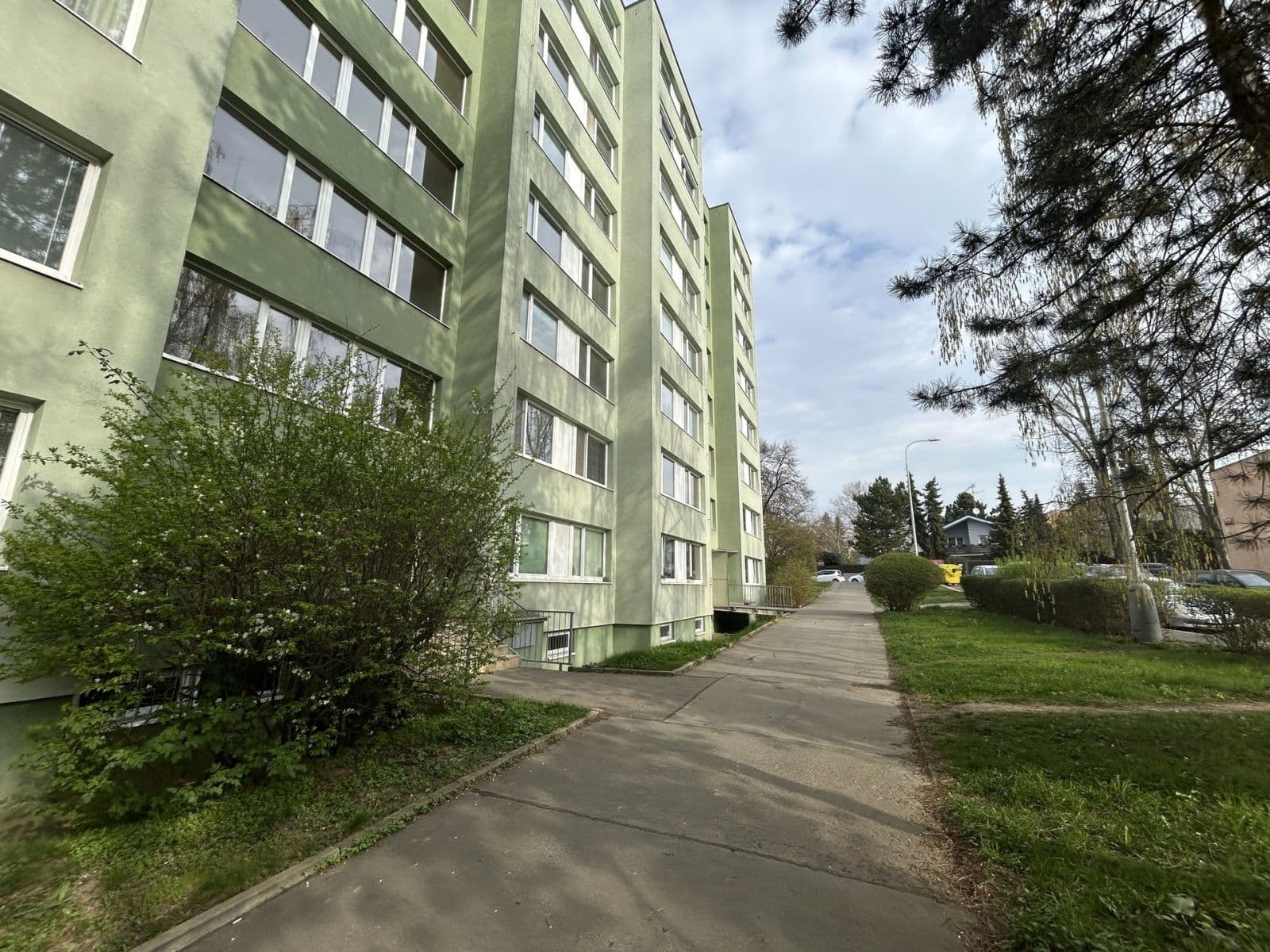 Prenájom bytu 1-izbový 34 m², Křivenická, Praha, Praha Prenájom bytu 1-izbový 34 m², Křivenická, Praha, Praha