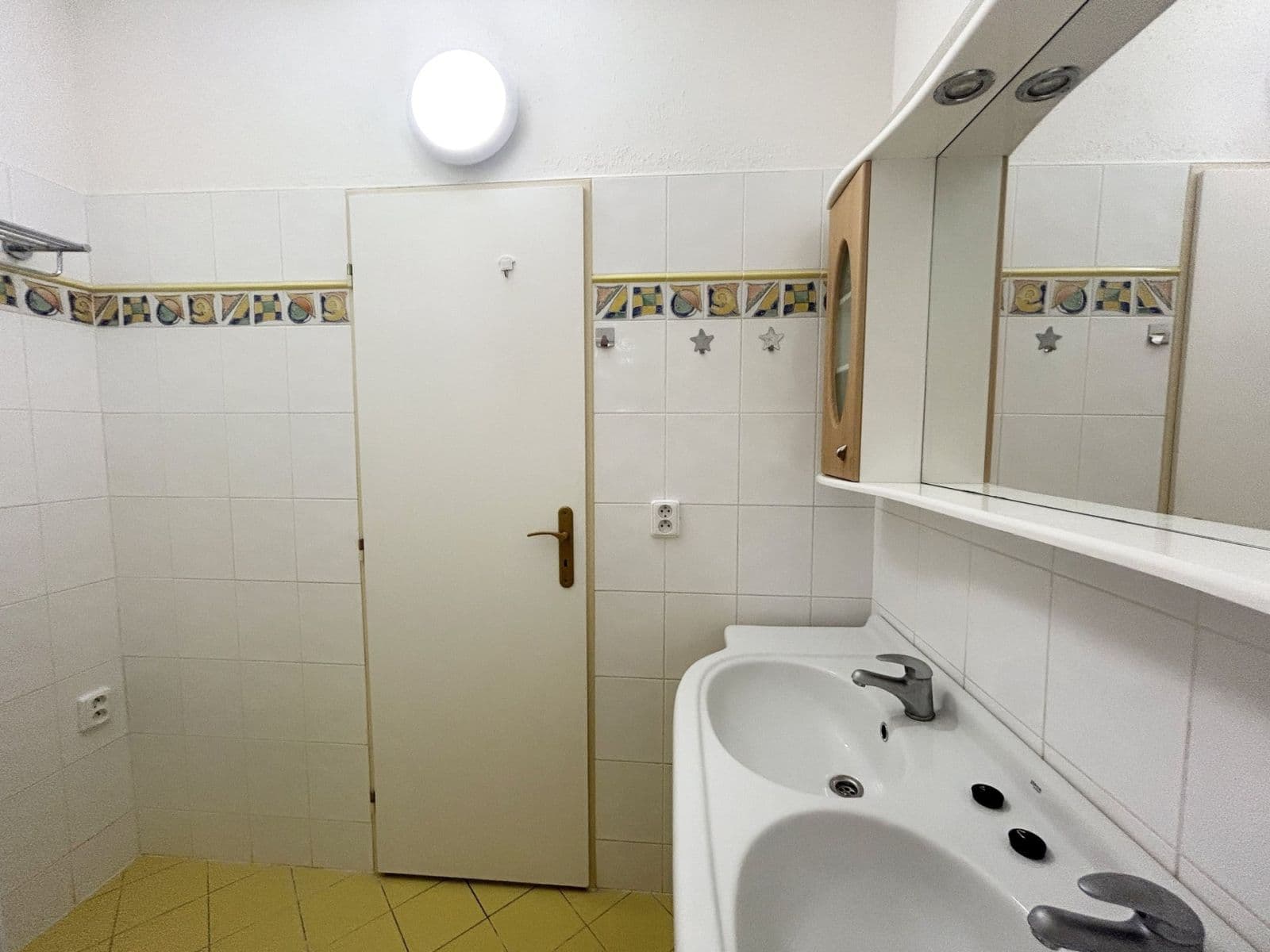 Prenájom bytu 3-izbový 84 m², Roháčova, Český Brod, Středočeský kraj Prenájom bytu 3-izbový 84 m², Roháčova, Český Brod, Středočeský kraj
