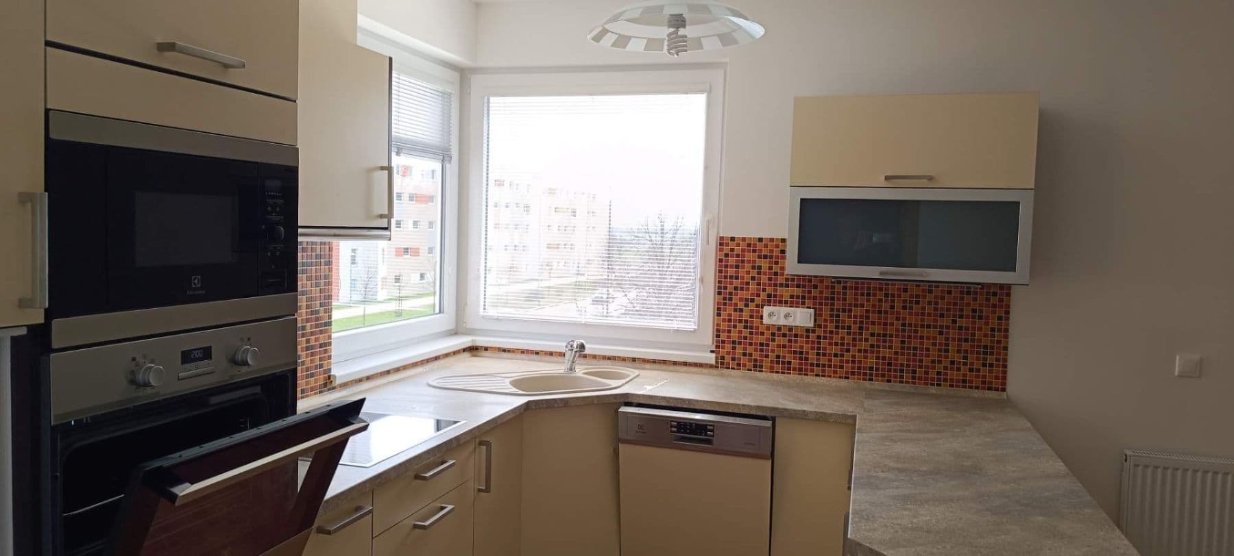 Prenájom bytu 2-izbový 58 m², Hornoměcholupská, Praha, Praha Prenájom bytu 2-izbový 58 m², Hornoměcholupská, Praha, Praha
