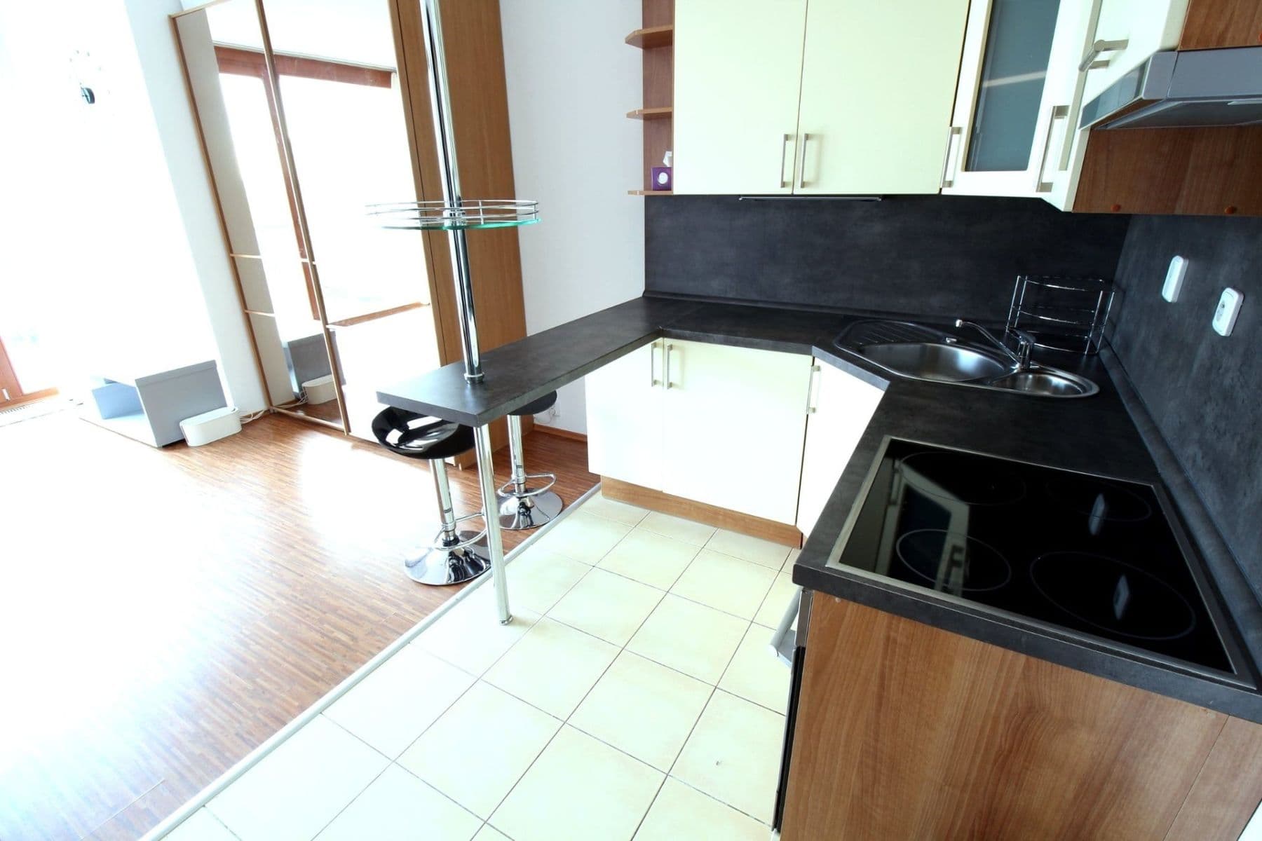 Prenájom bytu 1-izbový 30 m², Pod lipami, Praha, Praha Prenájom bytu 1-izbový 30 m², Pod lipami, Praha, Praha