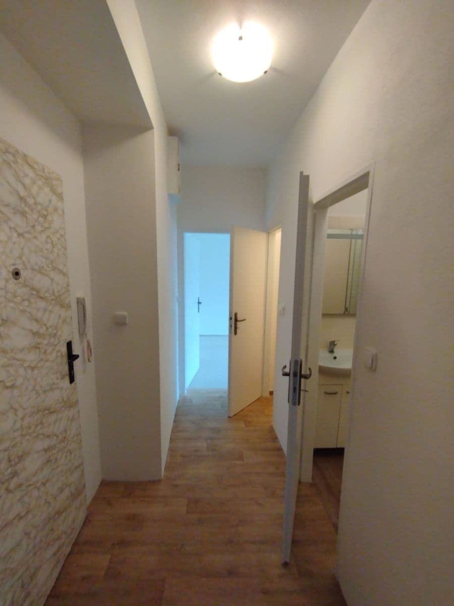 Prenájom bytu 2-izbový 55 m², Revoluční, Žďár nad Sázavou, Kraj Vysočina Prenájom bytu 2-izbový 55 m², Revoluční, Žďár nad Sázavou, Kraj Vysočina