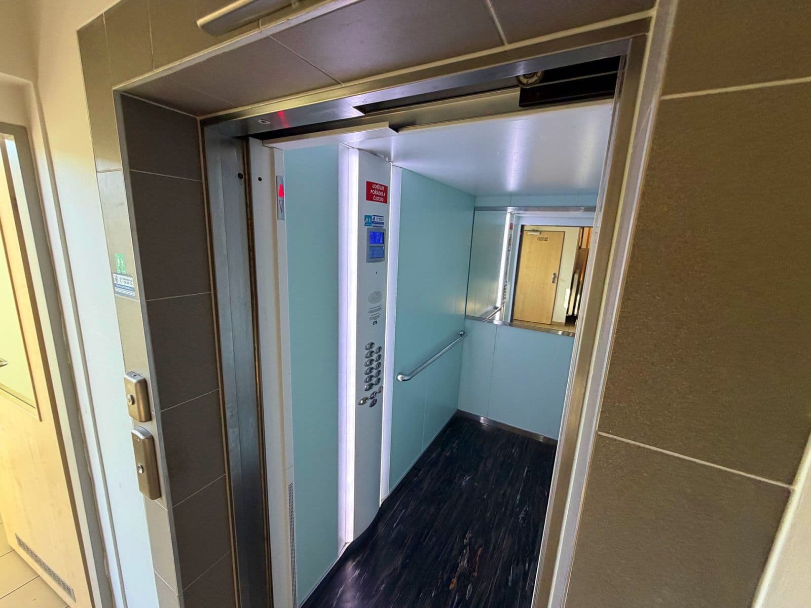 Prenájom bytu 3-izbový 69 m², Hornoměcholupská, Praha, Praha Prenájom bytu 3-izbový 69 m², Hornoměcholupská, Praha, Praha