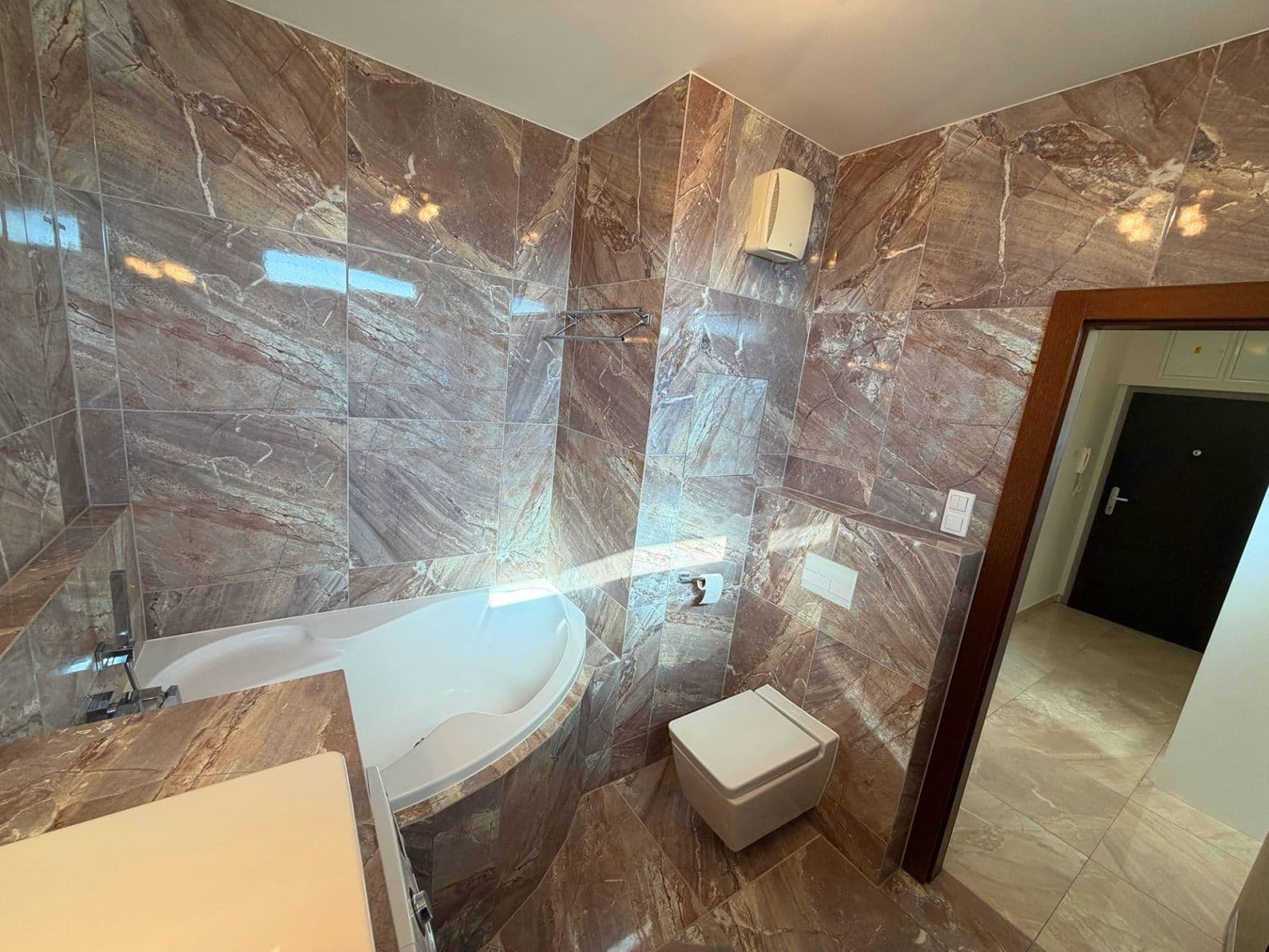 Prenájom bytu 3-izbový 69 m², Hornoměcholupská, Praha, Praha Prenájom bytu 3-izbový 69 m², Hornoměcholupská, Praha, Praha