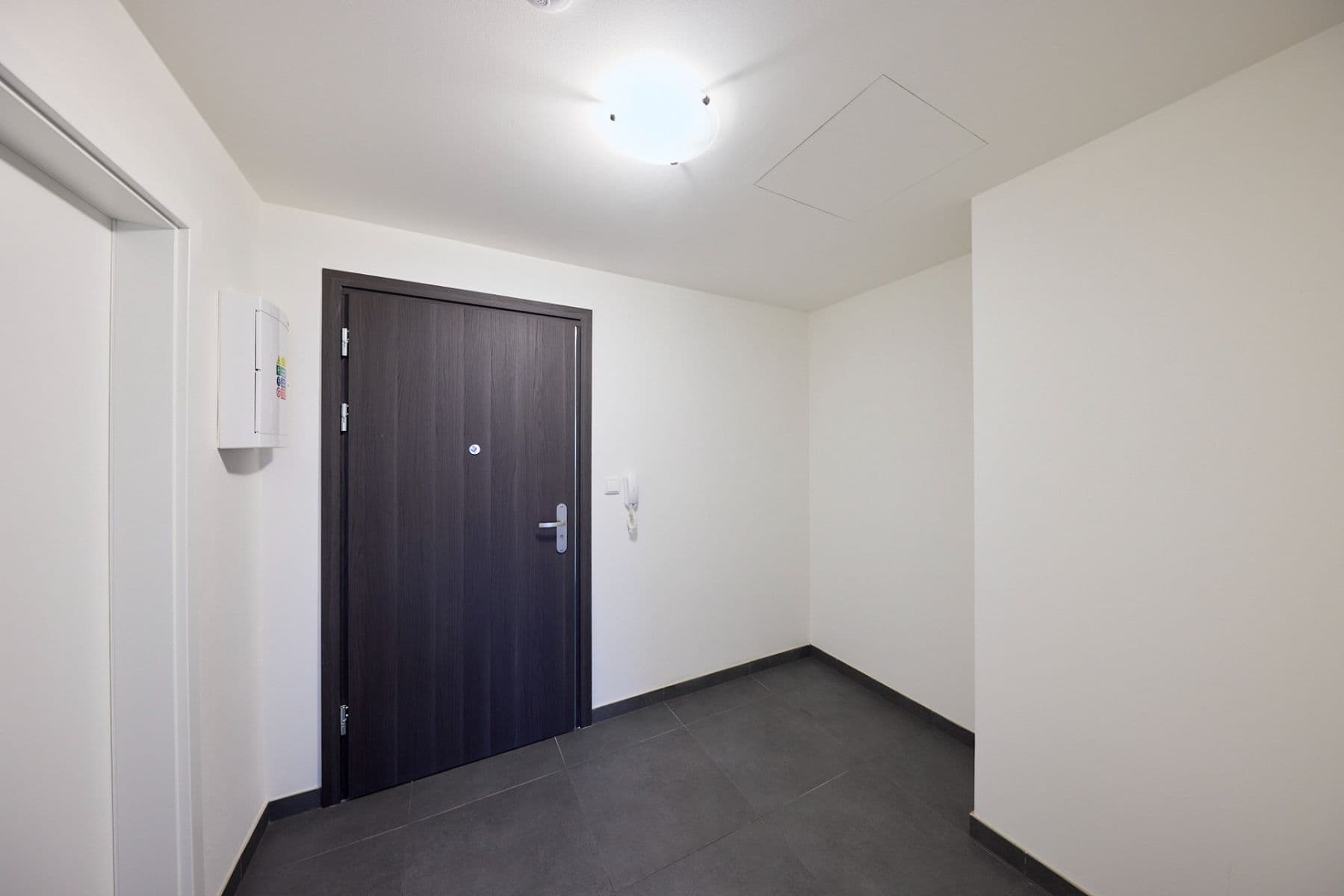 Prenájom bytu 2-izbový 53 m², S. K. Neumanna, Kralupy nad Vltavou, Středočeský kraj Prenájom bytu 2-izbový 53 m², S. K. Neumanna, Kralupy nad Vltavou, Středočeský kraj