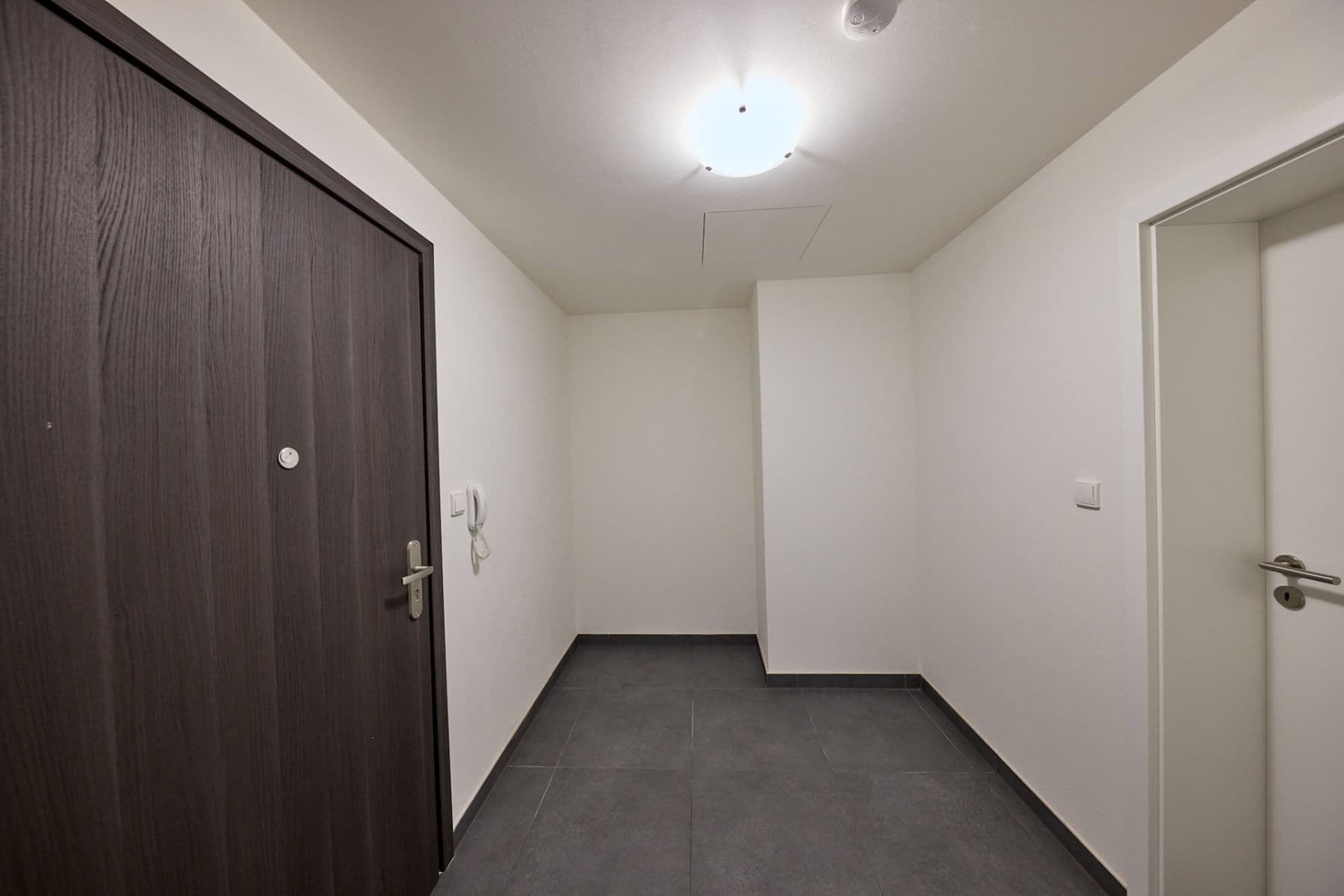 Prenájom bytu 2-izbový 53 m², S. K. Neumanna, Kralupy nad Vltavou, Středočeský kraj Prenájom bytu 2-izbový 53 m², S. K. Neumanna, Kralupy nad Vltavou, Středočeský kraj