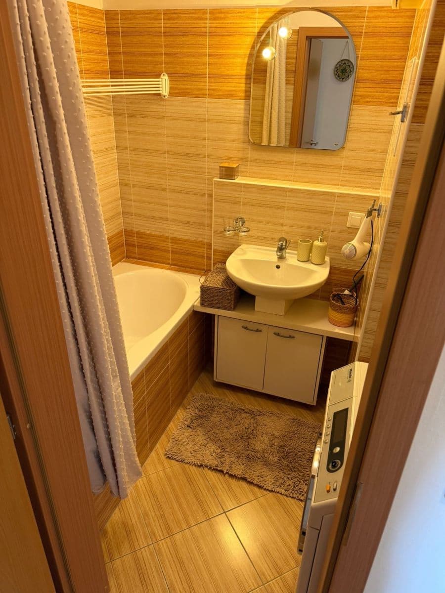 Prenájom bytu 2-izbový 50 m², Strančická, Praha, Praha Prenájom bytu 2-izbový 50 m², Strančická, Praha, Praha