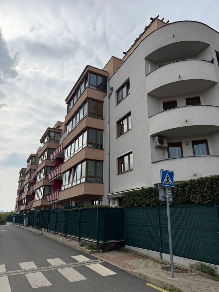 Prenájom bytu 2-izbový 50 m², Strančická, Praha, Praha Prenájom bytu 2-izbový 50 m², Strančická, Praha, Praha