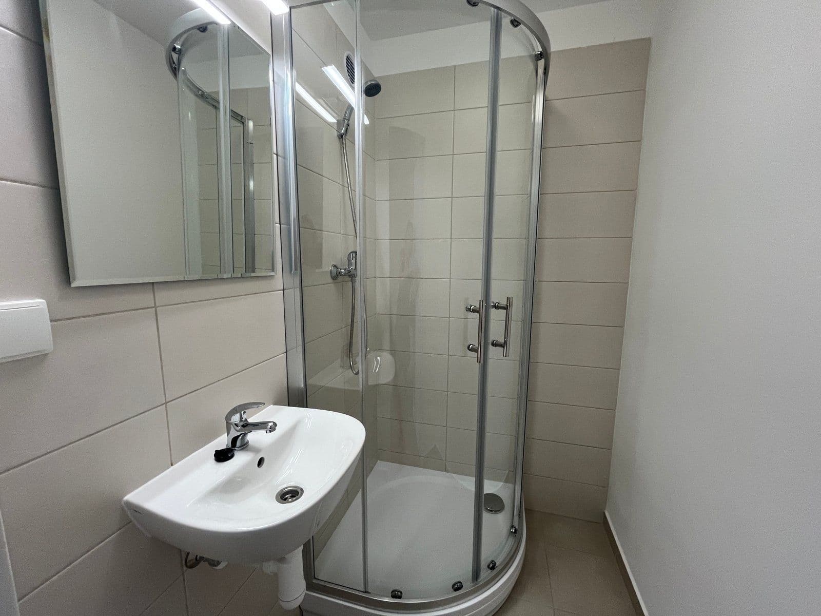 Prenájom bytu 2-izbový 53 m², Dlouhá třída, Havířov, Moravskoslezský kraj Prenájom bytu 2-izbový 53 m², Dlouhá třída, Havířov, Moravskoslezský kraj