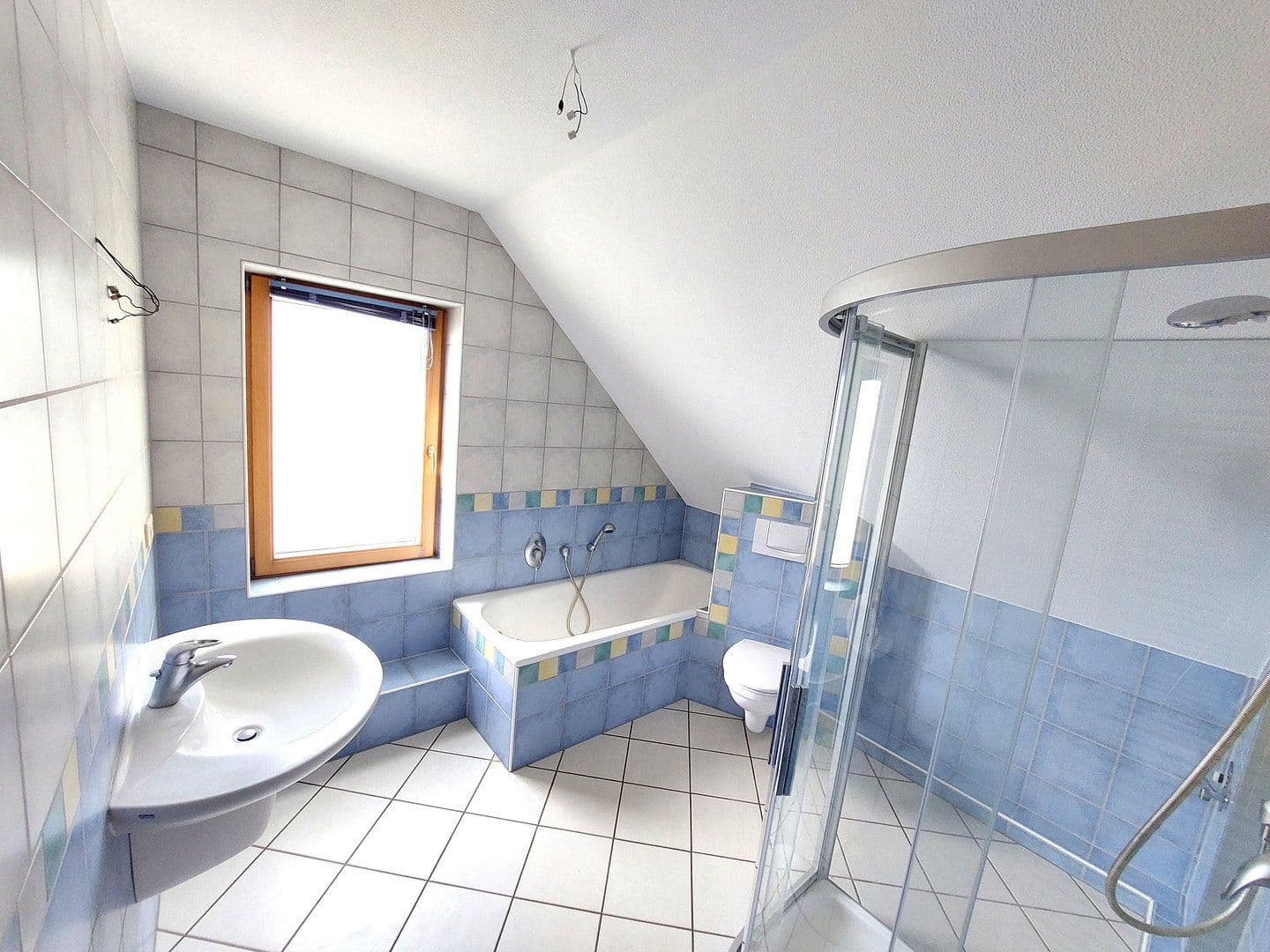 Prenájom bytu 5-izbový 147 m², Friedenstraße 45, Wiesbaden, Hesensko Prenájom bytu 5-izbový 147 m², Friedenstraße 45, Wiesbaden, Hesensko