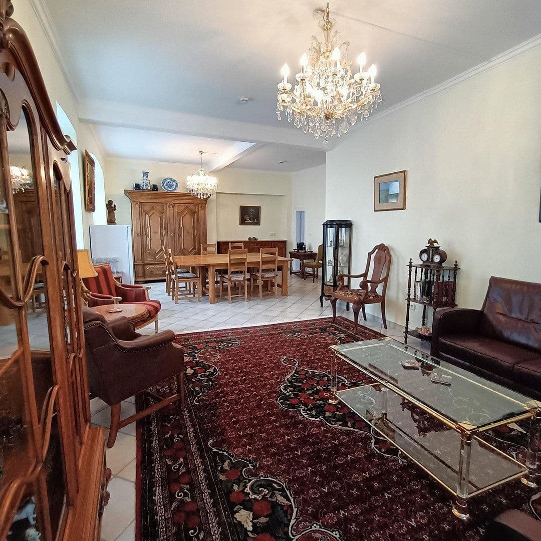 Predaj domu 399 m², pozemek 304 m², Senheim, Porýnie-Falcko Predaj domu 399 m², pozemek 304 m², Senheim, Porýnie-Falcko