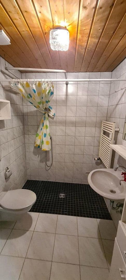 Prenájom bytu 1-izbový 37 m², Liebenzeller Str.3, Neuhausen, Bádensko-Wurttembersko Prenájom bytu 1-izbový 37 m², Liebenzeller Str.3, Neuhausen, Bádensko-Wurttembersko