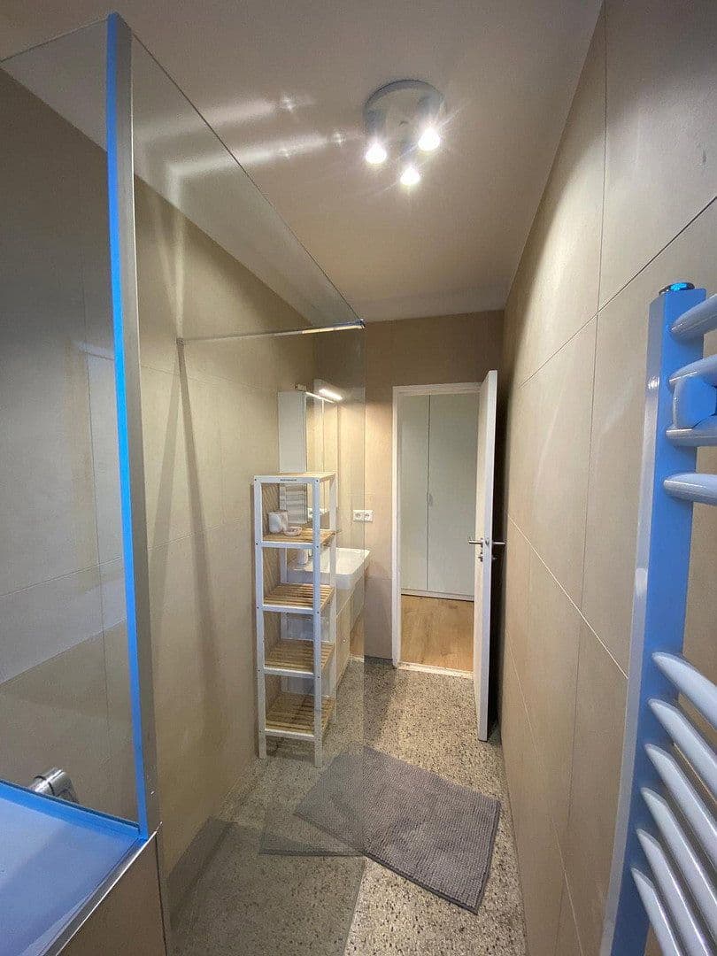 Prenájom bytu 4-izbový 66 m², Gritznerstraße, Berlin, Berlín Prenájom bytu 4-izbový 66 m², Gritznerstraße, Berlin, Berlín