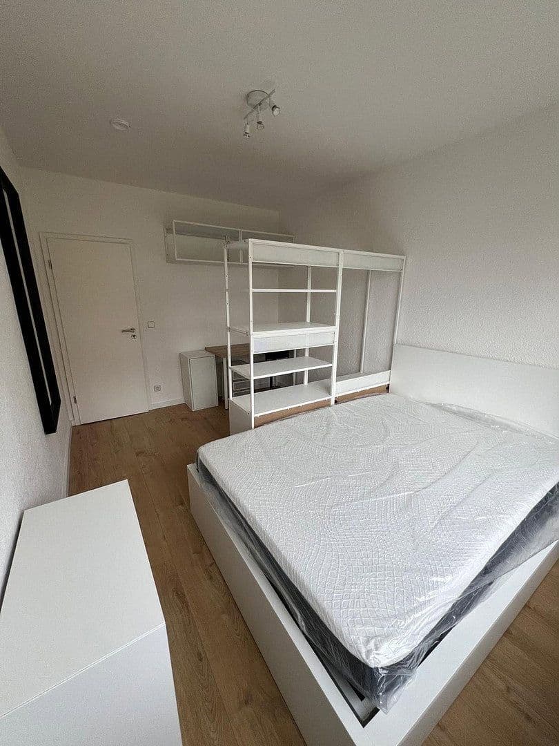 Prenájom bytu 4-izbový 66 m², Gritznerstraße, Berlin, Berlín Prenájom bytu 4-izbový 66 m², Gritznerstraße, Berlin, Berlín