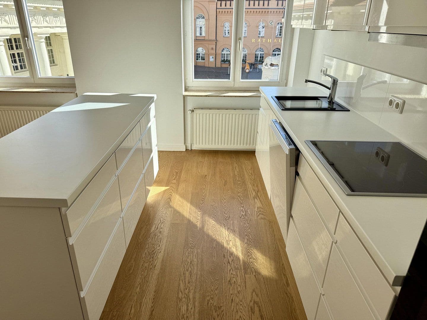 Prenájom bytu 3-izbový 90 m², Am Markt 2, Schwerin, Meklenbursko-Predpomoransko Prenájom bytu 3-izbový 90 m², Am Markt 2, Schwerin, Meklenbursko-Predpomoransko