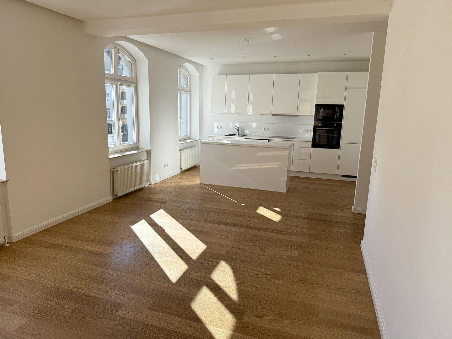 Prenájom bytu 3-izbový 90 m², Am Markt 2, Schwerin, Meklenbursko-Predpomoransko Prenájom bytu 3-izbový 90 m², Am Markt 2, Schwerin, Meklenbursko-Predpomoransko