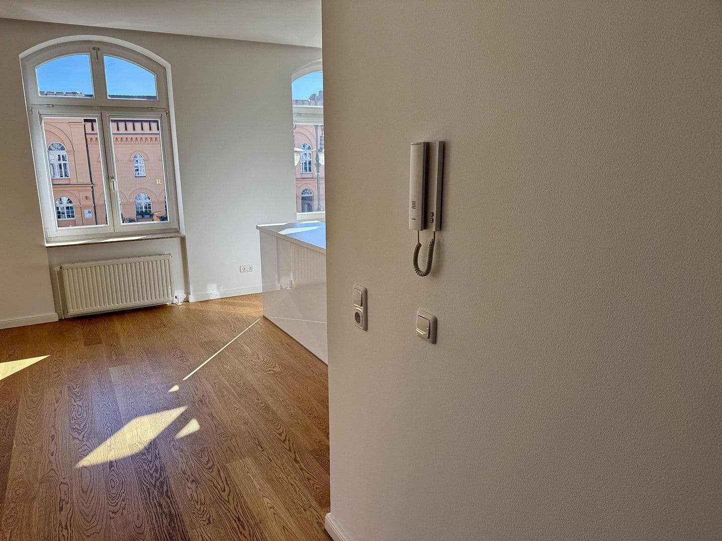 Prenájom bytu 3-izbový 90 m², Am Markt 2, Schwerin, Meklenbursko-Predpomoransko Prenájom bytu 3-izbový 90 m², Am Markt 2, Schwerin, Meklenbursko-Predpomoransko